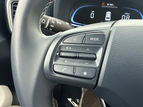 Used 2023 Hyundai Venue Limited image 30