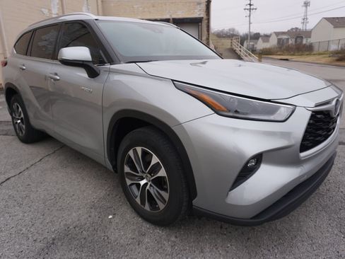Used 2021 Toyota Highlander XLE image 5