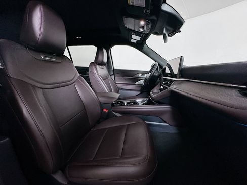 Used 2025 Ford Explorer Platinum image 34