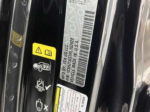 Certified 2024 Jeep Gladiator Sport image 35