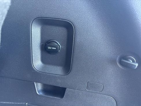 Certified 2023 Kia Carnival LX image 39