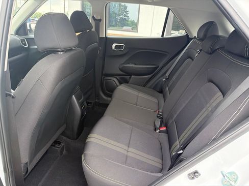 Used 2025 Hyundai Venue SEL FWD image 6