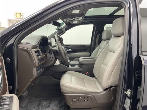 Certified 2022 Chevrolet Suburban Z71 w/ Luxury Package AWD/4WD image 11