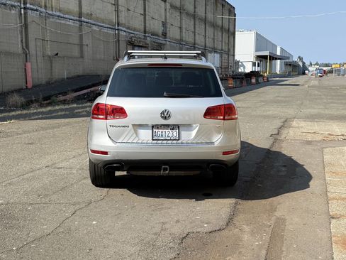 Used 2012 Volkswagen Touareg Sport image 67