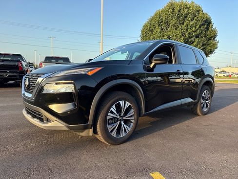 Used 2023 Nissan Rogue SV AWD/4WD image 2