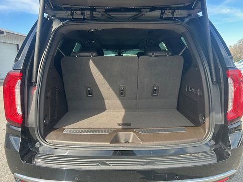 Used 2021 GMC Yukon Denali w/ Advanced Technology Package image 7