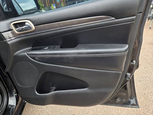 Used 2017 Jeep Grand Cherokee Overland w/ Jeep Active Safety Group image 24