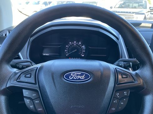 Used 2022 Ford Edge SE w/ Black Appearance Package image 16