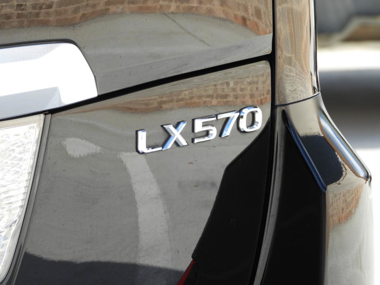 Used 2016 Lexus LX 570 4WD image 13