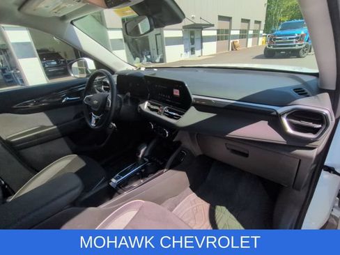 Used 2024 Chevrolet TrailBlazer LT w/ Convenience Package AWD/4WD image 30
