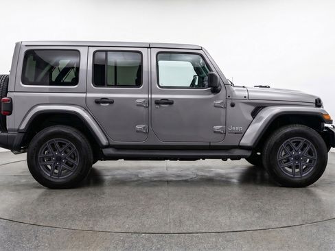 Used 2025 Jeep Wrangler Unlimited Sport AWD/4WD image 11