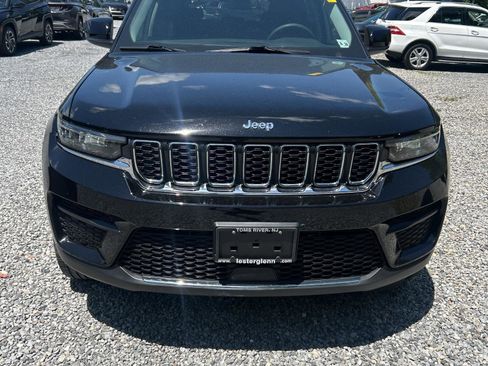 Used 2022 Jeep Grand Cherokee Altitude AWD/4WD image 3