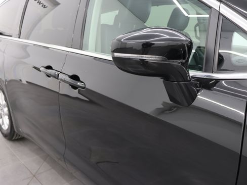 Used 2024 Chrysler Pacifica Touring-L FWD image 24