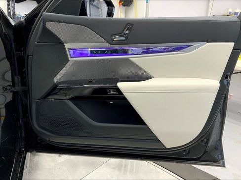 Certified 2024 BMW 750e xDrive w/ Executive Package image 29