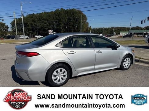 Used 2022 Toyota Corolla L image 3