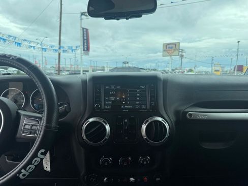Used 2015 Jeep Wrangler Unlimited Sahara w/ Connectivity Group AWD/4WD image 48