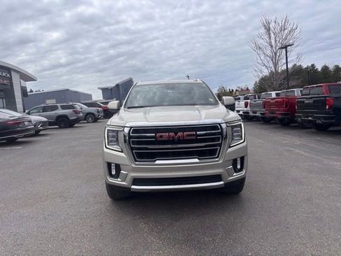 Used 2024 GMC Yukon SLT w/ SLT Luxury Package AWD/4WD image 3