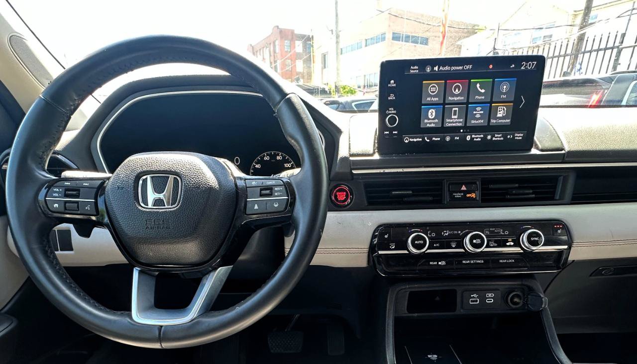 Used 2025 Honda Pilot Touring image 13
