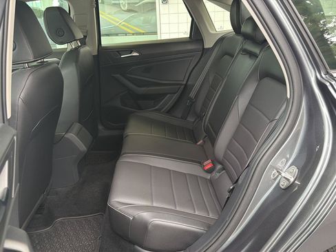 Certified 2023 Volkswagen Jetta SE w/ Panoramic Sunroof Package FWD image 17