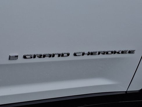New 2025 Jeep Grand Cherokee Limited image 17