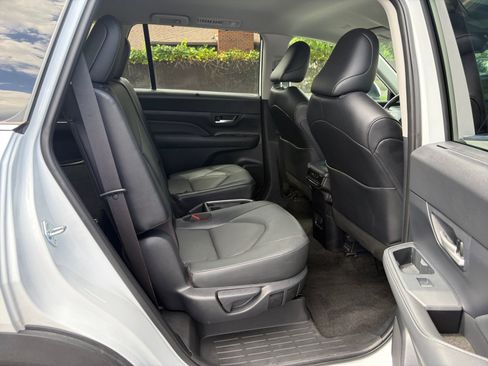 Used 2026 Toyota Grand Highlander AWD image 16