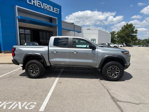 Used 2025 Chevrolet Colorado ZR2 w/ Technology Package AWD/4WD image 2