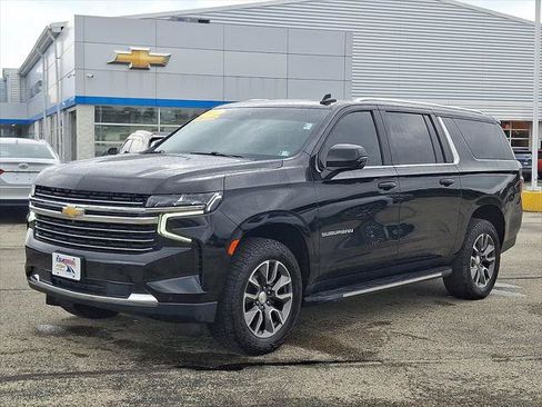 Used 2022 Chevrolet Suburban LT w/ LT Signature Plus Package AWD/4WD image 4