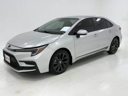 Used 2023 Toyota Corolla SE FWD image 5