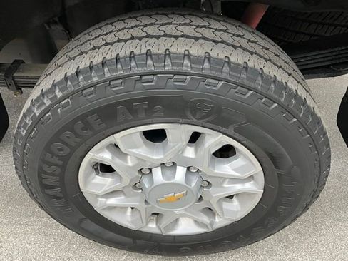 Used 2024 Chevrolet Silverado 2500 LT AWD/4WD image 13