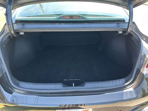 Used 2023 Hyundai Elantra SEL w/ Convenience Package FWD image 7