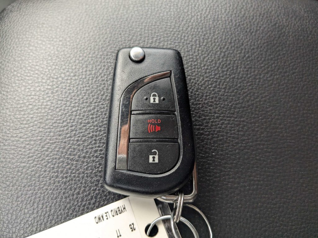 Used 2025 Toyota RAV4 LE AWD/4WD image 31