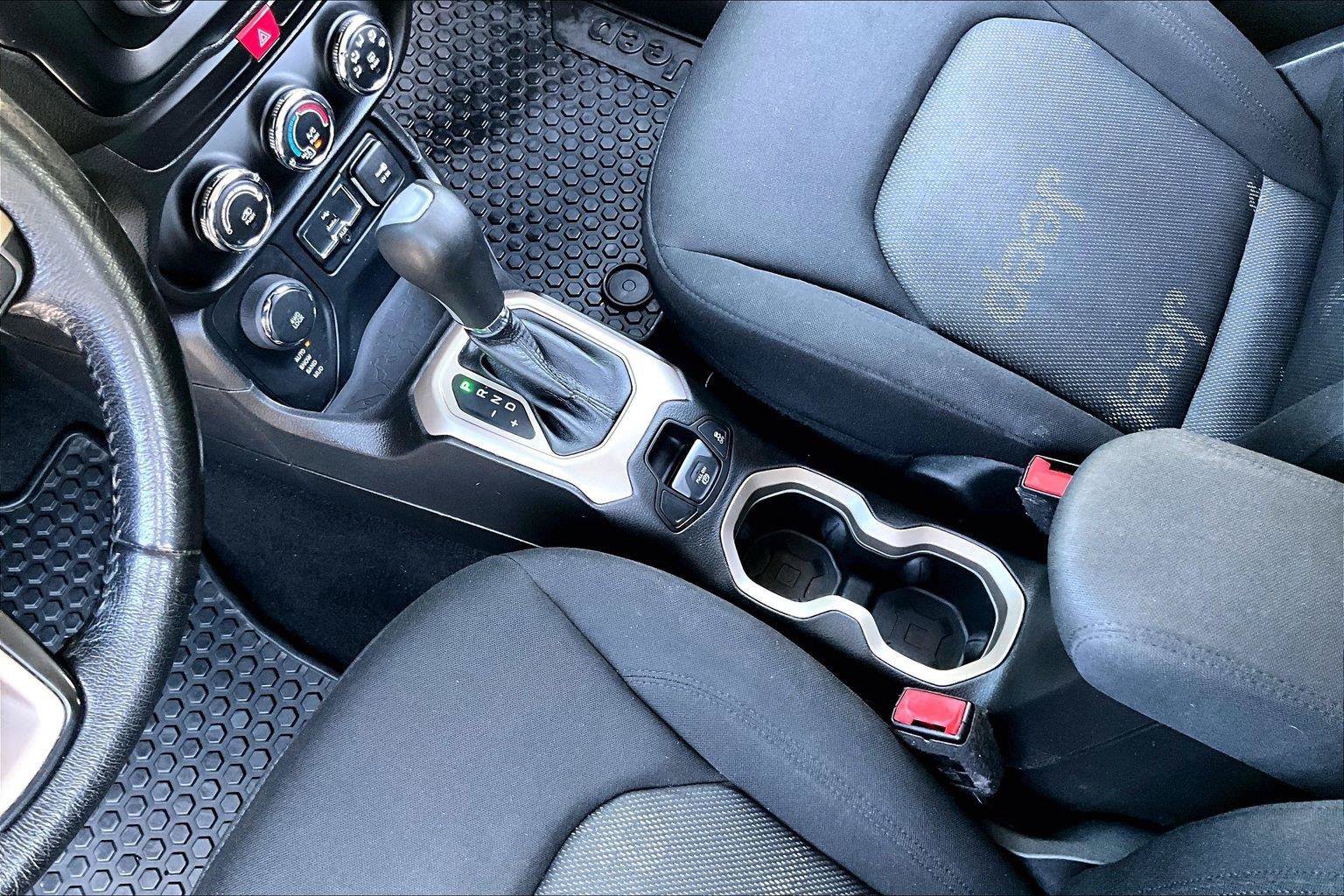 Used 2017 Jeep Renegade Latitude AWD/4WD image 15