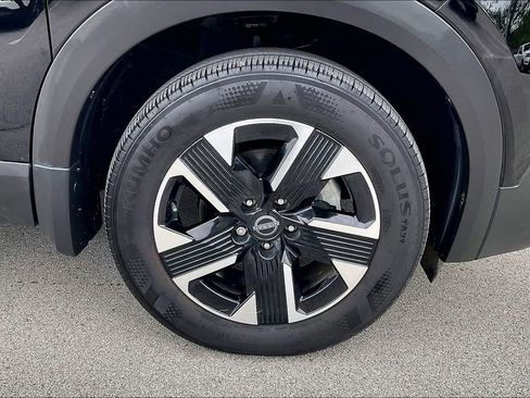 Used 2025 Nissan Kicks SV AWD/4WD image 11