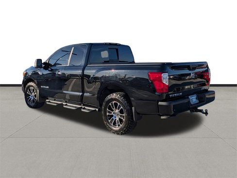Used 2021 Nissan Titan SV w/ SV Convenience Package image 4