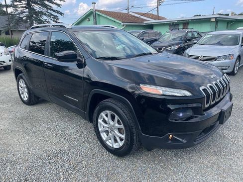 Used 2017 Jeep Cherokee Latitude AWD/4WD image 4