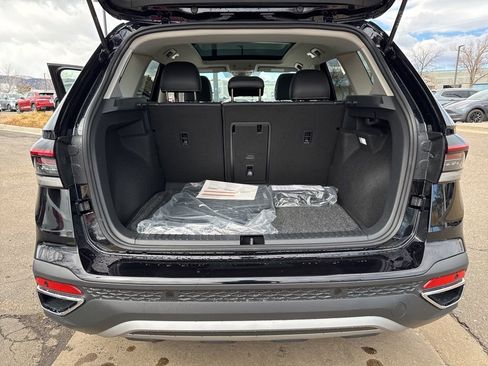 New 2025 Volkswagen Taos SEL image 25