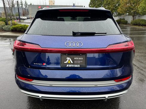 Used 2022 Audi e-tron S Premium Plus image 9
