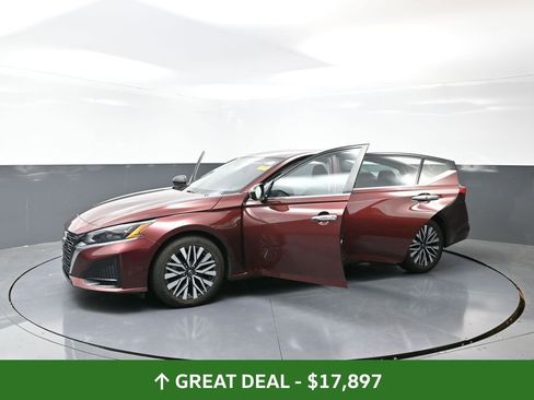 Used 2024 Nissan Altima 2.5 SV image 57