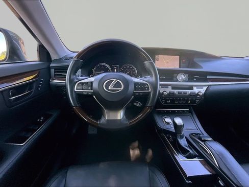Used 2017 Lexus ES 350 w/ Luxury Package FWD image 10