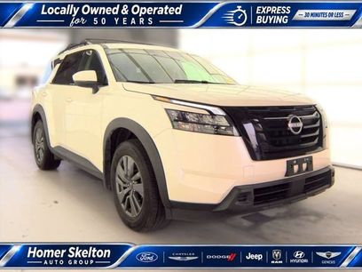 Used 2024 Nissan Pathfinder SV w/ Black Appearance Package