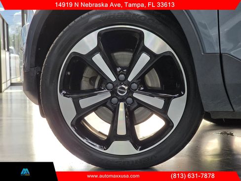 Used 2021 Volvo XC40 T5 Momentum w/ Premium Package AWD/4WD image 4