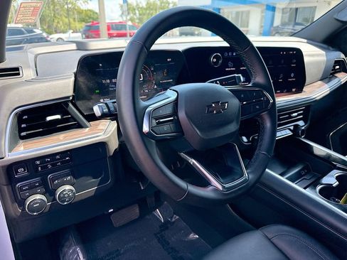 Used 2025 Chevrolet Suburban Z71 AWD/4WD image 9