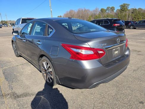 Used 2016 Nissan Altima 2.5 SL w/ 2.5 Technology Package image 6