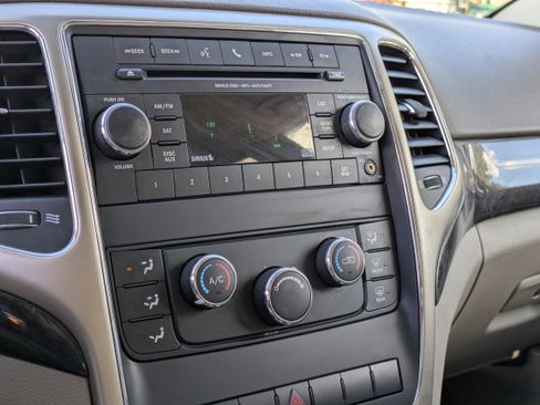 Used 2012 Jeep Grand Cherokee Laredo image 29