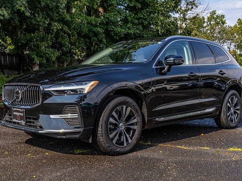 Used 2023 Volvo XC60 T8 Core image 3