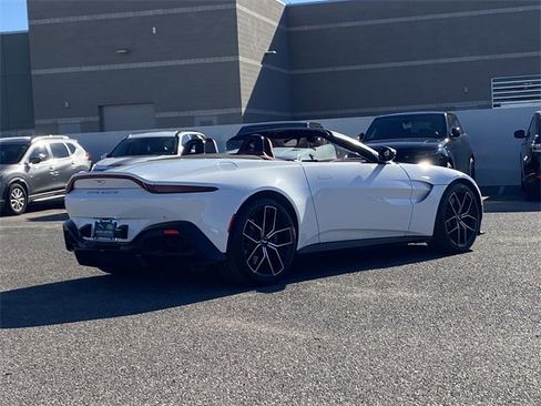 Used 2022 Aston Martin V8 Vantage Roadster image 23