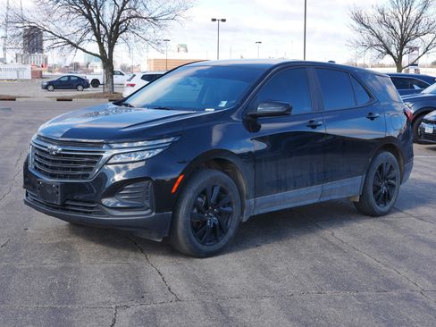 Used 2024 Chevrolet Equinox LS w/ LS Convenience Package image 2