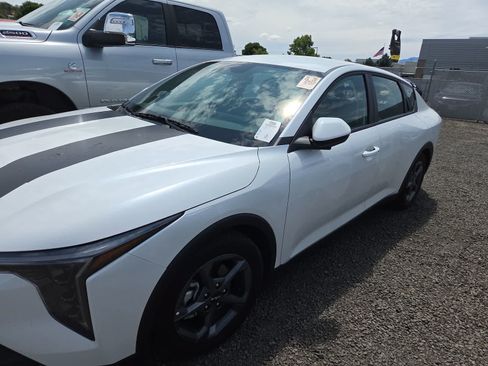 Used 2025 Kia K4 FWD image 2
