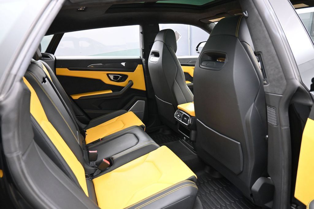Used 2022 Lamborghini Urus AWD/4WD image 28