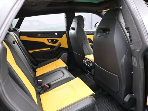 Used 2022 Lamborghini Urus AWD/4WD image 28